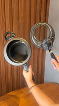 PANELA DE PRESSÃO COR GRAFITE COM VISOR DE VIDRO 120 MM FECHAMENTO INTERNO 4,5L DE ALUMINIO ANTIADERENTE REF 6002