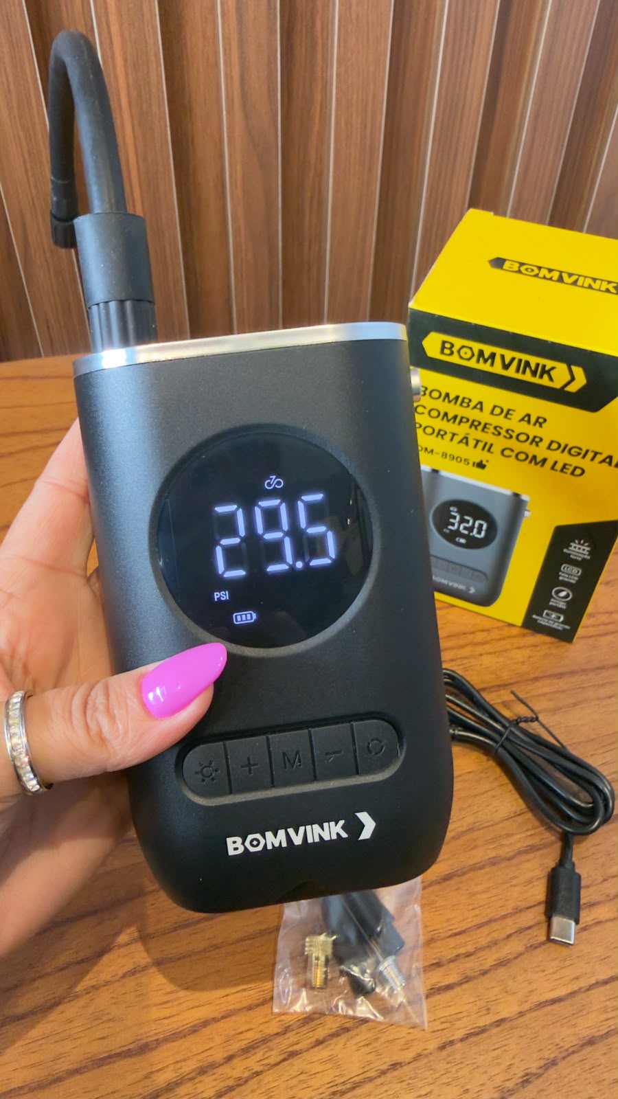 BOMBA DE AR COMPRESSOR DIGIT PORTÁTIL C/ LED REF:8905  BOMVINK