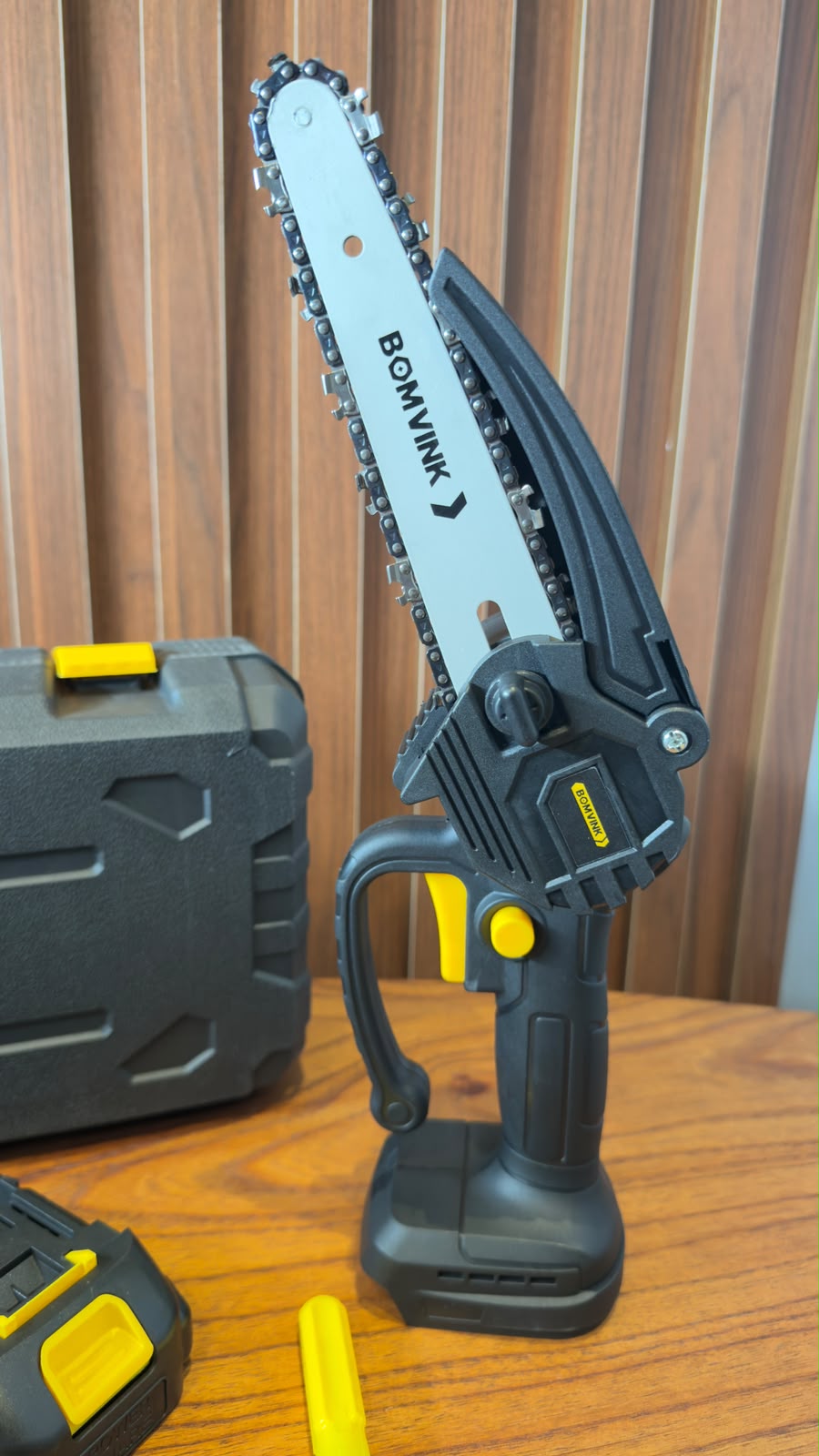 Mini Motosserra Portátil a Bateria 6"